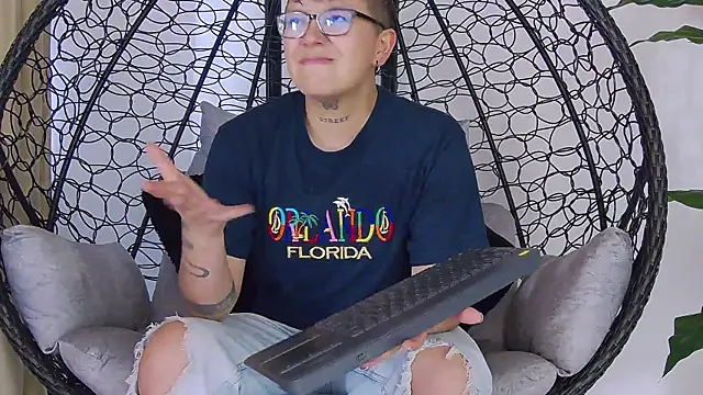 Snapshot of alex_noa chatting on 10/15/25, 07:14 alex noa online show from 10/15/25, 07:14