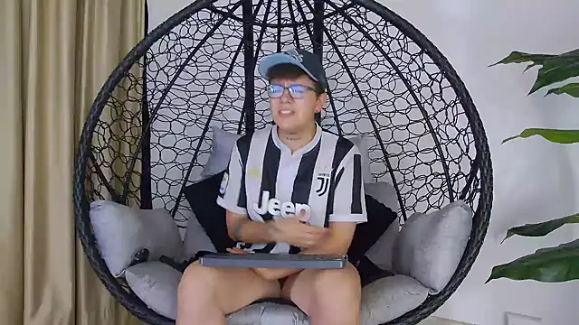 Snapshot of alex_noa chatting on 11/04/25, 06:18 alex noa online show from 11/04/25, 06:18