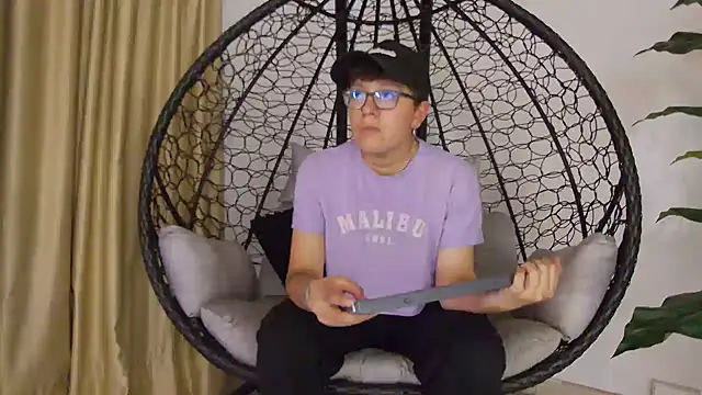 Snapshot of alex_noa chatting on 11/11/25, 07:25 alex noa online show from 11/11/25, 07:25