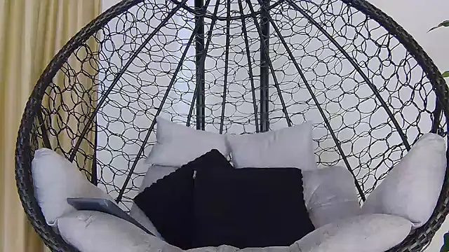 Snapshot of alex_noa chatting on 11/17/25, 07:30 alex noa online show from 11/17/25, 07:30