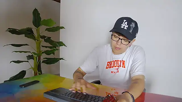 Snapshot of alex_noa chatting on 11/20/25, 06:07 alex noa online show from 11/20/25, 06:07