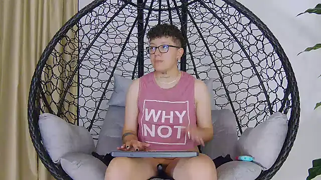 Snapshot of alex_noa chatting on 11/21/25, 07:45 alex noa online show from 11/21/25, 07:45