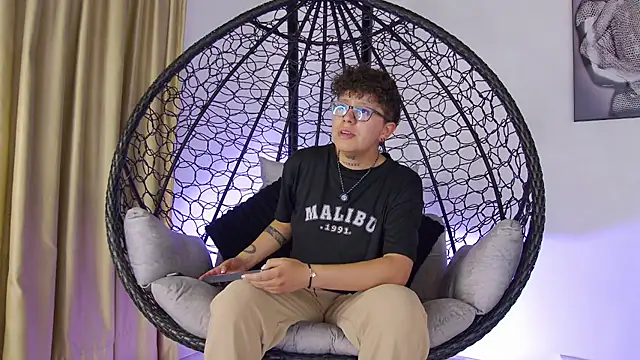 alex noa online show from 05/12/26, 07:22