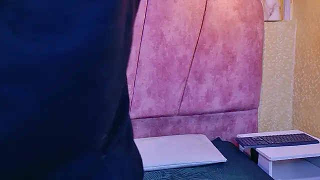 Snapshot of kendalltaylorr chatting on 01/07/26, 12:29 kendalltaylorr online show from 01/07/26, 12:29