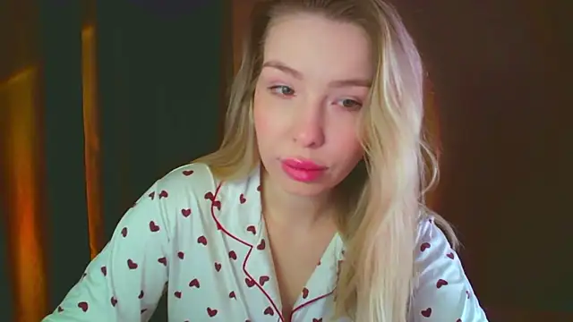 Snapshot of mia_raspberrie chatting on 12/18/24, 03:15 mia raspberrie online show from 12/18/24, 03:15