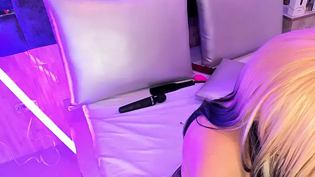 Charlotte Myers online show from 01/31/25, 03:11