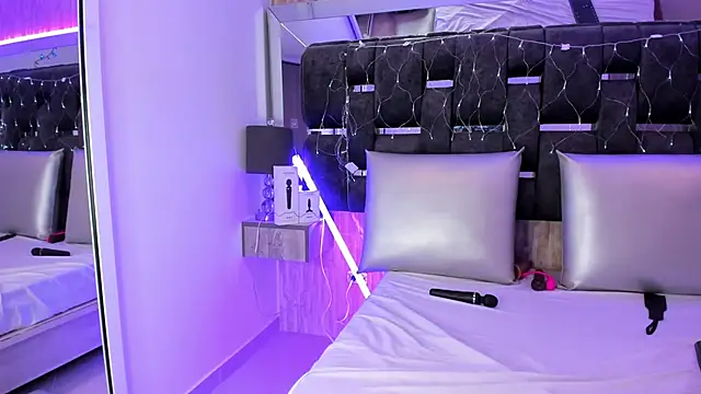 Charlotte Myers online show from 02/03/25, 02:45