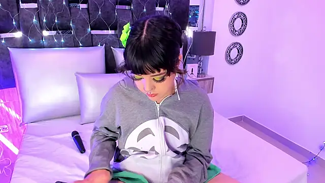 Charlotte Myers online show from 02/12/25, 03:05