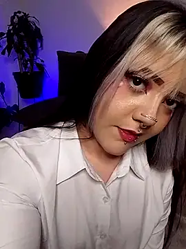 Charlotte Myers online show from 11/10/25, 11:04