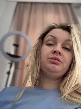 Snapshot of Teya_moon_ chatting on 02/07/25, 12:50 Teya moon  online show from 02/07/25, 12:50