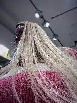 Snapshot of Teya_moon_ chatting on 02/19/25, 12:11 Teya moon  online show from 02/19/25, 12:11