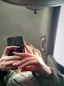 Snapshot of Teya_moon_ chatting on 03/20/25, 10:21 Teya moon  online show from 03/20/25, 10:21