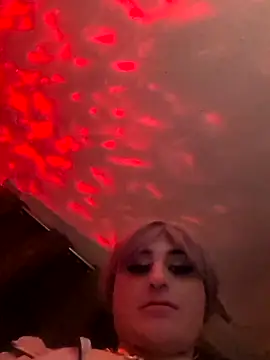 Snapshot of xLilWunx chatting on 10/14/25, 09:10 xLilWunx online show from 10/14/25, 09:10