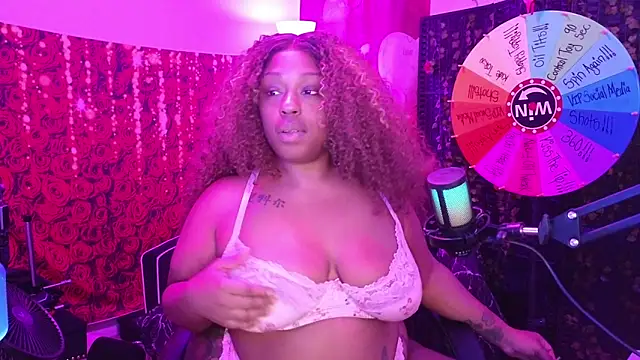 Snapshot of cheriserozequeen chatting on 06/23/26, 01:31 cheriserozequeen online show from 06/23/26, 01:31