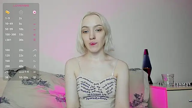 Snapshot of cheryl_mason chatting on 12/24/24, 01:06 cheryl mason online show from 12/24/24, 01:06