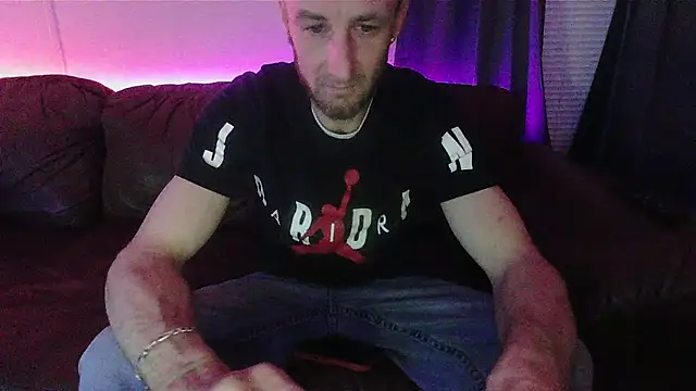 Snapshot of HungStud4You chatting on 02/23/25, 05:45 HungStud4You online show from 02/23/25, 05:45