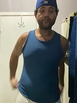 Snapshot of 817raul chatting on 09/11/25, 08:14 817raul online show from 09/11/25, 08:14