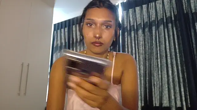 Snapshot of kawaiibabypie1 chatting on 12/14/25, 01:27 kawaiibabypie1 online show from 12/14/25, 01:27