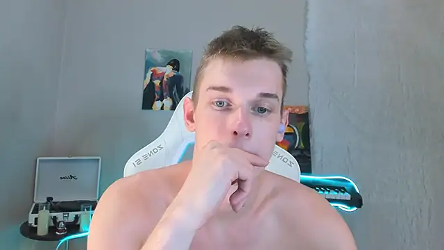 Snapshot of 4ever_dude chatting on 02/03/25, 01:08 4ever dude online show from 02/03/25, 01:08