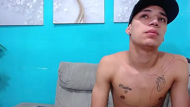 Snapshot of Leon_hot_X chatting on 01/12/25, 05:01 Leon hot X online show from 01/12/25, 05:01