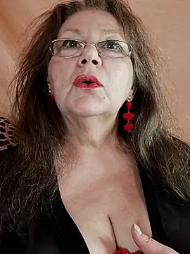 Snapshot of Snezhana chatting on 02/07/26, 06:11 Snezhana online show from 02/07/26, 06:11