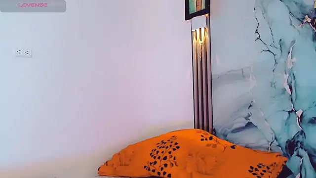 khiara moretti online show from 11/14/25, 11:20