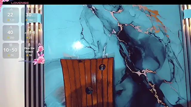 khiara moretti online show from 12/22/25, 09:56