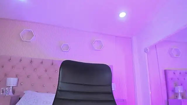 Agathaargent  online show from 11/12/25, 04:35