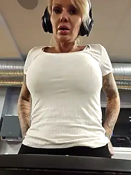 Ninasweden online show from 01/30/25, 09:04