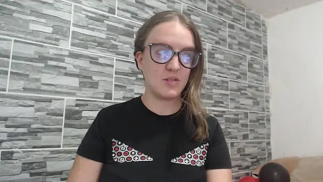 Snapshot of Venus_Santana chatting on 12/05/24, 06:33 Venus Santana online show from 12/05/24, 06:33