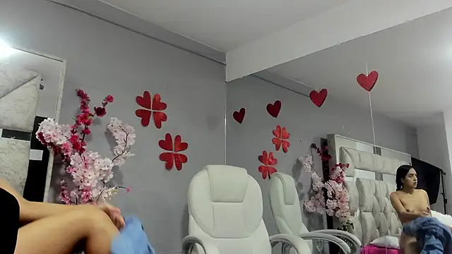 Sara Greey online show from 02/15/25, 01:05