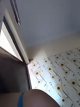 Snapshot of SimaRoy- chatting on 09/18/25, 01:18 SimaRoy- online show from 09/18/25, 01:18