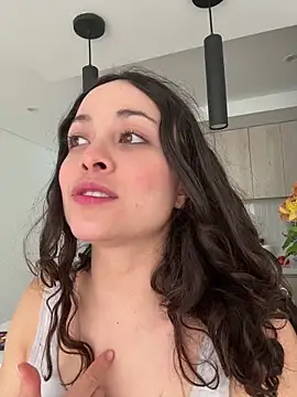 Megan Rodrigo online show from 06/18/26, 10:14