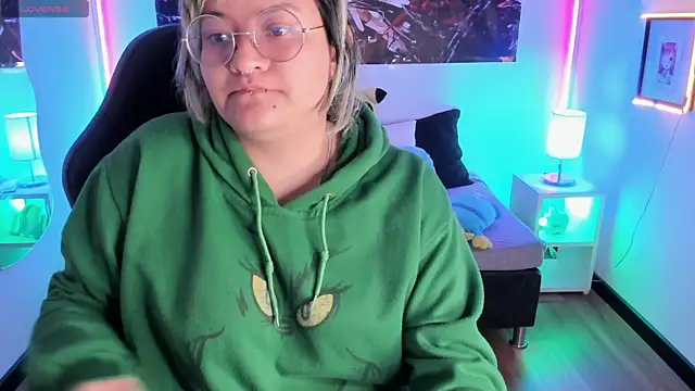 lucky-leah online show from 09/12/25, 03:50