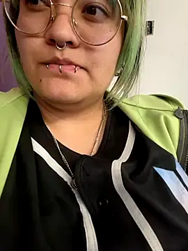 lucky-leah online show from 09/19/25, 03:52