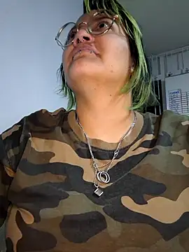 lucky-leah online show from 09/30/25, 03:55