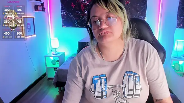 lucky-leah online show from 10/23/25, 03:28