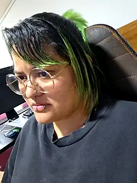 lucky-leah online show from 11/08/25, 03:39