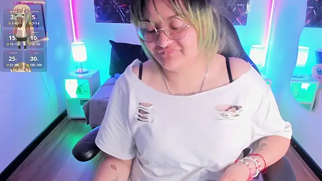 lucky-leah online show from 11/11/25, 04:45