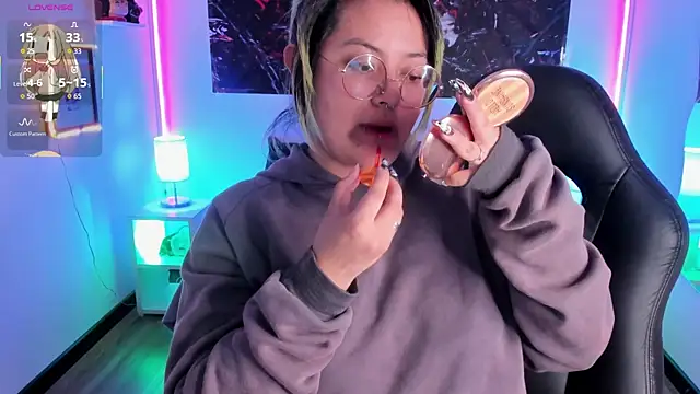 lucky-leah online show from 11/12/25, 04:46