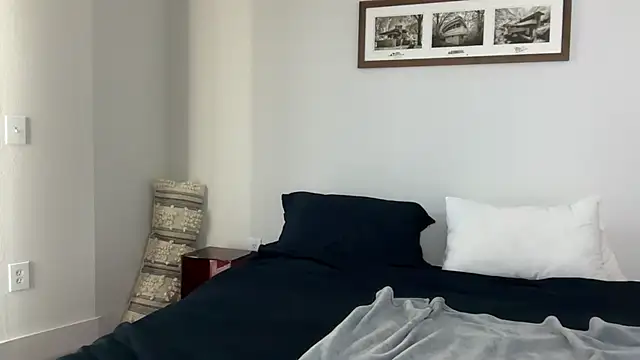 Snapshot of YUMIandbigWOLF chatting on 01/05/25, 08:31 YUMIandbigWOLF online show from 01/05/25, 08:31