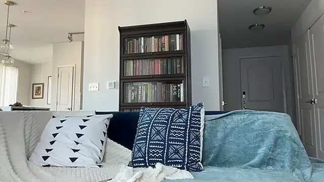 Snapshot of YUMIandbigWOLF chatting on 02/02/25, 06:20 YUMIandbigWOLF online show from 02/02/25, 06:20