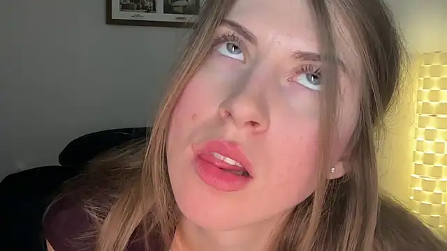 Snapshot of YUMIandbigWOLF chatting on 02/07/25, 05:31 YUMIandbigWOLF online show from 02/07/25, 05:31