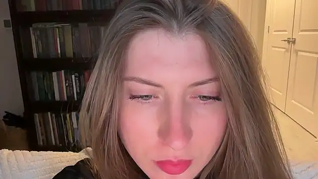 Snapshot of YUMIandbigWOLF chatting on 03/08/25, 07:38 YUMIandbigWOLF online show from 03/08/25, 07:38