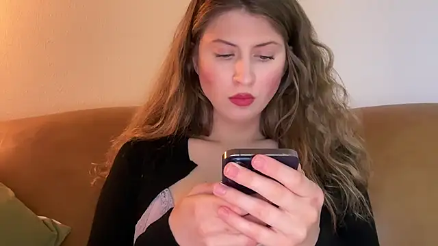 Snapshot of YUMIandbigWOLF chatting on 09/08/25, 10:20 YUMIandbigWOLF online show from 09/08/25, 10:20