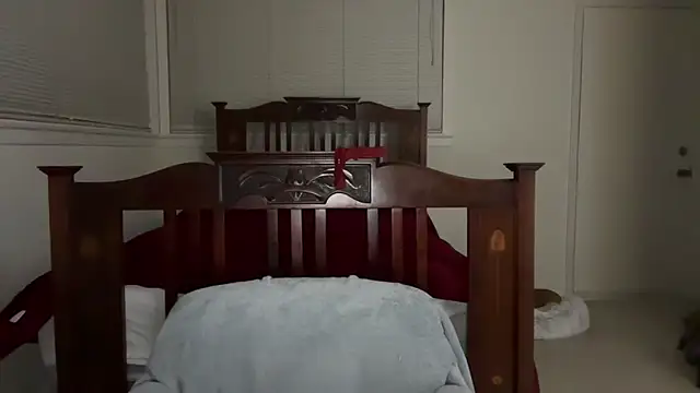 Snapshot of YUMIandbigWOLF chatting on 02/03/26, 06:22 YUMIandbigWOLF online show from 02/03/26, 06:22