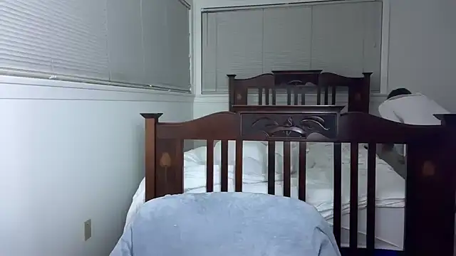 Snapshot of YUMIandbigWOLF chatting on 02/21/26, 04:24 YUMIandbigWOLF online show from 02/21/26, 04:24