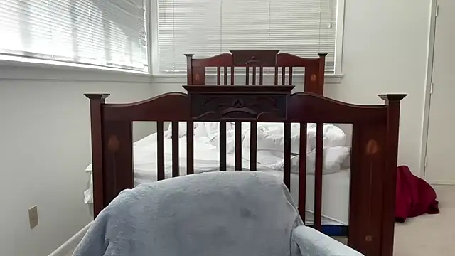 Snapshot of YUMIandbigWOLF chatting on 02/23/26, 07:22 YUMIandbigWOLF online show from 02/23/26, 07:22