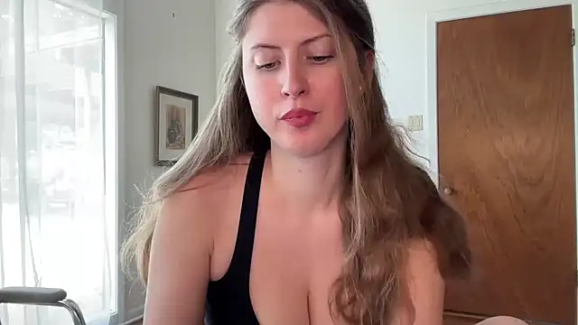 YUMIandbigWOLF online show from 06/19/26, 09:40