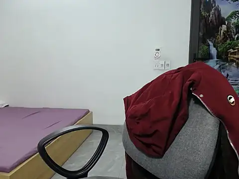 Snapshot of Love_bug15 chatting on 12/21/24, 12:09 Love bug15 online show from 12/21/24, 12:09